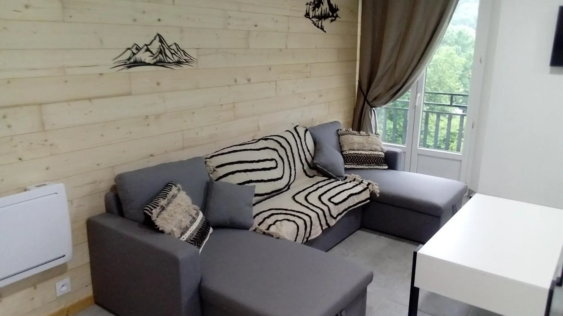 Appt Tout Confort A Laveissiere 103 France